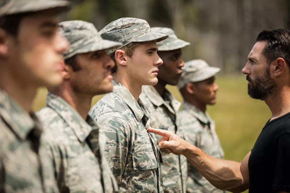 trainer-giving-training-military-soldier